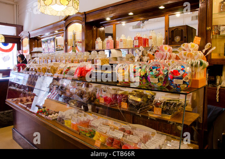 Wisconsin, Manitowoc. Downtown, 8th street. Beerntsen's Confectionery, historic old-fashioned candy store. Stock Photo