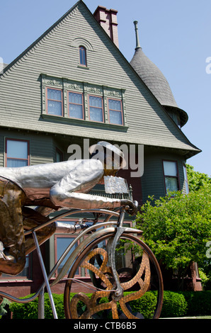 Wisconsin, Manitowoc. RAHR West Art Museum housed in historic Queen Anne style Victorian mansion built in 1891. Stock Photo