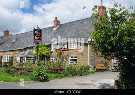 The Red Lion, in Hellidon, Northamptonshire, England Stock Photo