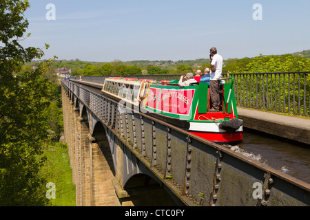 Canal boat, Pont Cysyllte aqueduct, Llangollen, Wales Stock Photo