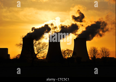 Cooling Towers at sunrise, Drax Coal Fired Power Station, North  Yorkshire UK Stock Photo