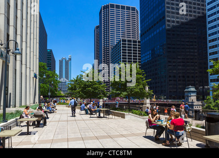 Office workers lunching on terrace of Caribou cafe outside Adams St entrance to Union Station, Chicago River, South Riverside Plaza, Chicago, IL, USA Stock Photo