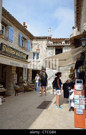 Souvenir shops in Gourdon, Côte d'Azur, Alpes-Maritimes, Provence-Alpes-Côte d'Azur, France Stock Photo