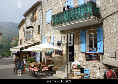 Street cafe in Passage des Scornaches, Gourdon, Côte d'Azur, Alpes-Maritimes, Provence-Alpes-Côte d'Azur, France Stock Photo