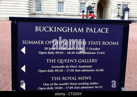 Buckingham Palace sign with summer opening times for the State Rooms, Buckingham Palace, London, UK Stock Photo