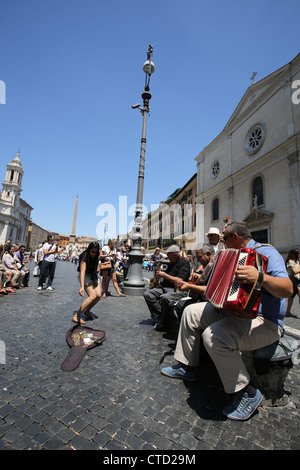 Street buskers in Rome, Italy Stock Photo - Alamy