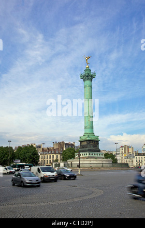Traffic in front of the Colonne de Juillet in the Place de la Bastille, Paris, France, Europe Stock Photo
