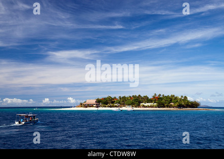 Beachcomber Island, Fiji; holidaymakers being collected from the Yasawa Flyer Stock Photo