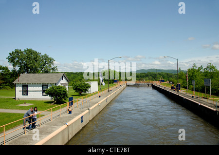 New York, Mohawk River, Erie Canal (The Flight of Five) Lock 5 at Waterford. Stock Photo