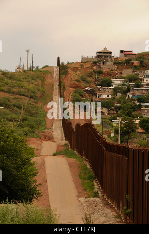 The border wall divides Nogales, Arizona, USA, (left), and Nogales, Sonora, Mexico. Stock Photo