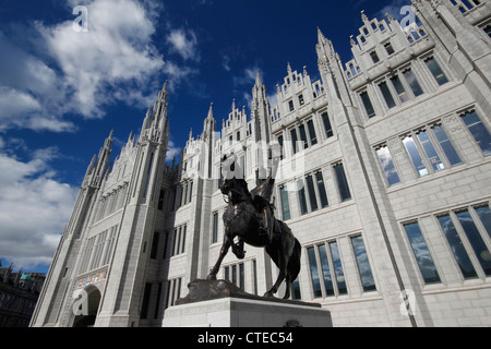 Marischal College and Robert the Bruce statue, Aberdeen Stock Photo