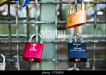 Liebesschlösser (love padlocks) on Hohenzollernbrücke bridge, Cologne, Köln, Nordrhein-Westfalen, Germany Stock Photo