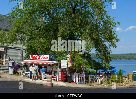 The famous Red's Eats lobster shack take-out restaurant on US Route 1 in Wiscasset, Lincoln County, Maine, USA Stock Photo