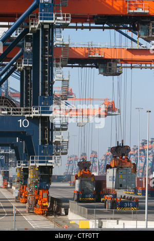 Cranes lifting cargo containers Stock Photo - Alamy