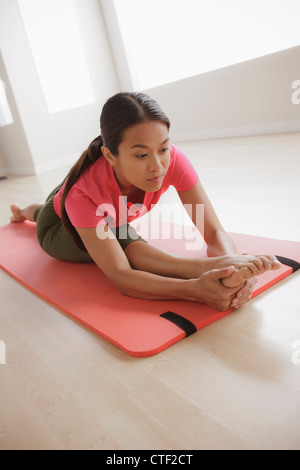 USA, California, Los Angeles, Young woman exercising Stock Photo