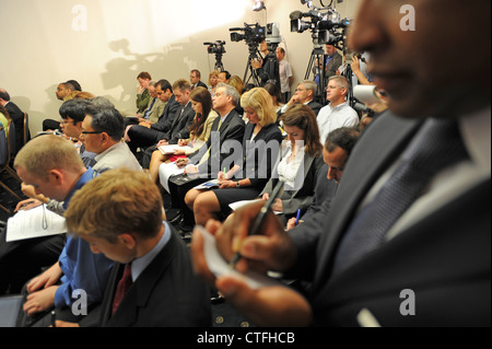 Small press conference USA media print and television men women correspondents Stock Photo