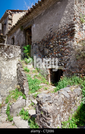 abandoned medieval stone country house in Sicily Stock Photo
