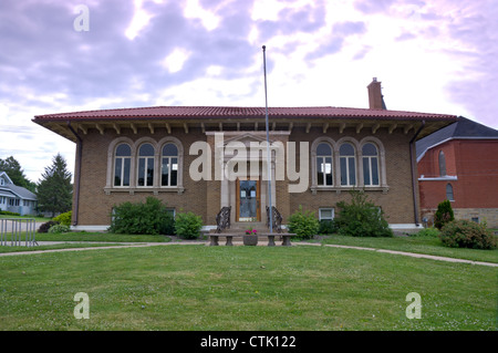 Fennimore Cheese Shop, Igor the Mouse statue, Route 61, Fennimore,  Wisconsin Stock Photo - Alamy