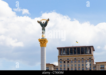 Monument to Berehynia on Kiev's Maidan Nezalezhnosti Stock Photo