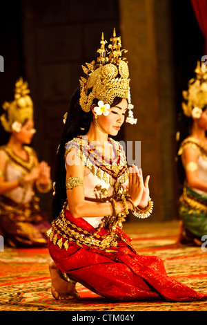 Three kneeling Khmer classical dancers performing in full traditional costume in Angkor Wat, UNESCO site, Siem Reap, Cambodia. Stock Photo