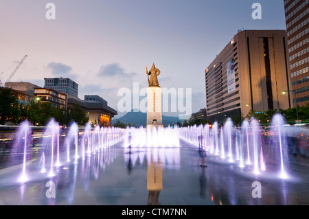 Gwanghwamun Square at night, Seoul, Korea Stock Photo