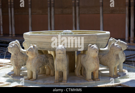 Alhambra Palace, Granada, Andalucia, Spain. The newly restored Fountain of the Lions in the Court of the Lions Patio. Stock Photo