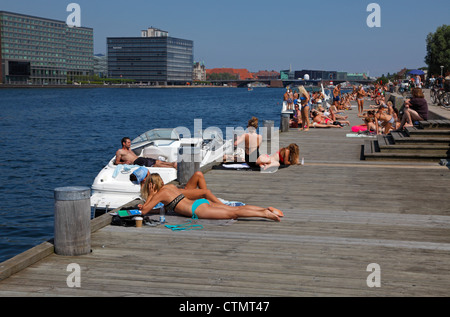https://l450v.alamy.com/450v/ctmt47/young-people-sunbathing-and-swimming-from-the-islands-brygge-quay-ctmt47.jpg