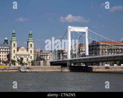 Inner City Parish Church and Erzsébet híd (Elizabeth Bridge( over the Danube river, Budapest, Hungary, Eastern Europe Stock Photo