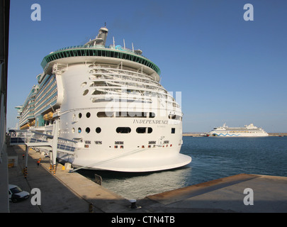 Cruise Ships Independence of the Seas and Aidavita in the Port of Palma de Mallorca, Balearic Islands, Spain. 21st July 2012. Stock Photo