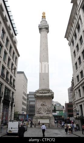 27/07/12 The Monument to the Great Fire of London, more commonly known simply as the Monument, is a stone Roman Doric column in Stock Photo