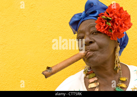 Local Cuban woman, in traditional colonial costume, in the Habana Vieja district of Havana, Cuba, near the Plaza de la Catedral Stock Photo