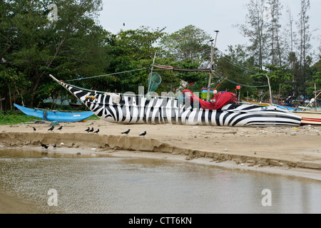 Outrigger fishing boats (oru or sea canoes) on beach, Weligama, Sri Lanka Stock Photo