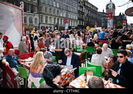 High Street, Edinburgh, with cafés and bars, during the Edinburgh festival, Scotland, UK, Great Britain