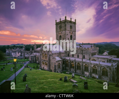 St David's Cathedral at sunset. Pembrokeshire Wales UK Stock Photo