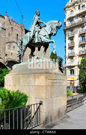 Statue of Ramon Berenguer III the Great (by Josep Llimona), count of Barcelona, Girona, Ausona from 1082 till 1131. Stock Photo