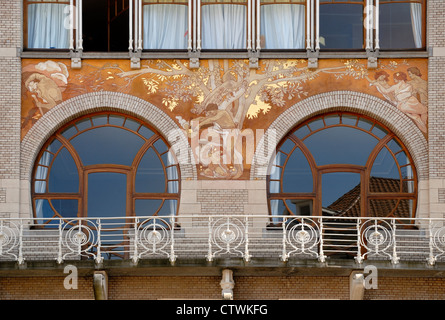 Brussels, Belgium. Ciamberlani house (1897 - Paul Hankar) Rue Defacqz No 48 - Art Nouveau facade Stock Photo