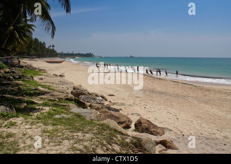 Fishermen pulling in large net (madela), south coast of Sri Lanka Stock Photo