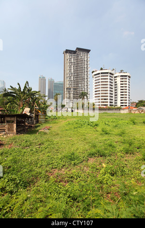 High skyrise office buildings and slums in Jakarta, Selatan, Indonesia Stock Photo