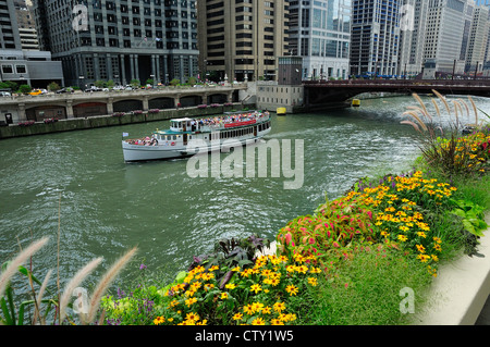 Chicago Architectural tour boat loaded with tourists cruising the Chicago River. Stock Photo