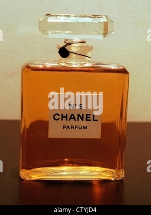Chanel perfume nobody hi-res stock photography and images - Alamy