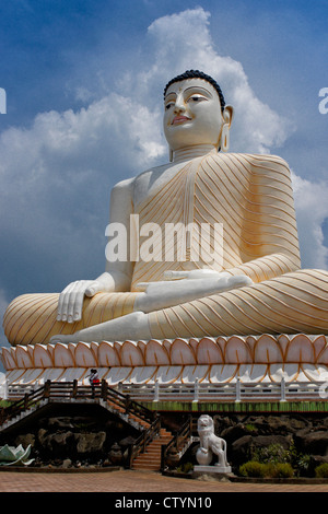 Large seated Buddha at Kande Vihara Buddhist temple, Aluthgama, Sri Lanka Stock Photo