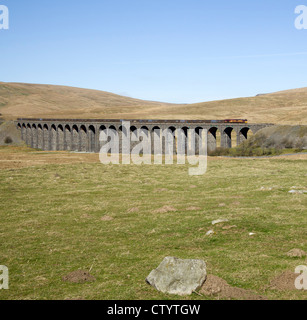 DB Schenker 66122 crosses Ribblehead viaduct, North Yorkshire with 6Z76 Mo 12.40 Newbiggin - Warrington . Monday 26th March 2012 Stock Photo