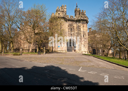 The main entrance to Lancaster Castle, Lancashire, UK, is through the 15th century gatehouse known as John O' Gaunt's Tower Stock Photo