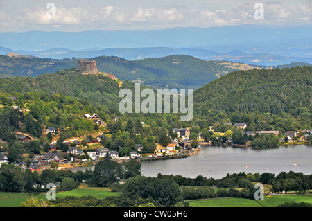 Chambon lake in the heart of Regional Park of Auvergne volcnoes, Puy-de-Dôme,  Auvergne, Massif-Central, France Stock Photo