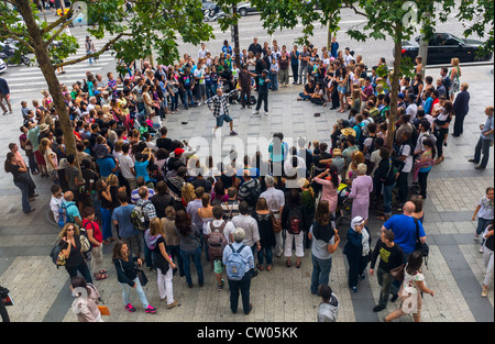 Paris, France, big crowds aerial of Teens, People, in a circle, Watching Street Hip Hop Dance Performers on Sidewalk, Avenue Champs Elysees , Stock Photo