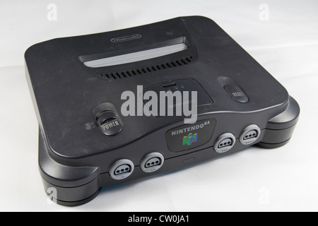 The 'Goldeneye 007' Nintendo 64 or N64 video game cartridge and box, a  fifth generation video game console launched in 1996 in Japan Stock Photo -  Alamy