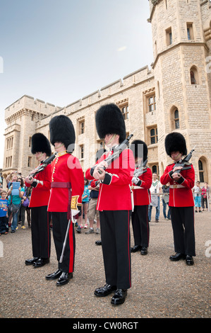 Royal Scots guards in front of the Jewel House during the changing of the guard. Tower of London UK Stock Photo