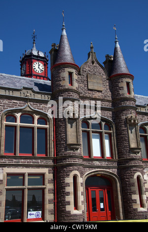Town of Stornoway, Scotland. Picturesque view of the Old Town Hall on Stornoway’s South Beach. Stock Photo