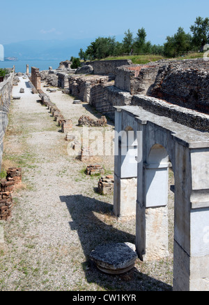 garda ruins sirmione roman italy lake grotte catullo di lombardy alamy peninsula