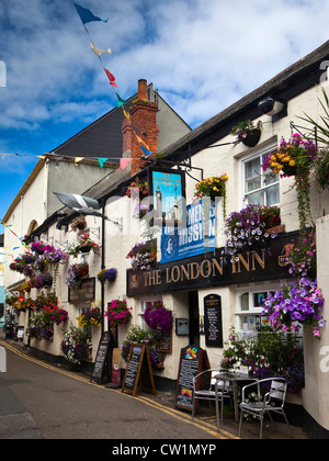 The Harbour Inn pub in Padstow Cornwall UK Stock Photo: 85344271 - Alamy